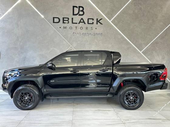 TOYOTA HILUX 2.8 D-4D TURBO DIESEL CD GR-S 4X4 AUTOMÁTICO TOYOTA HILUX 2.8 D-4D TURBO DIESEL CD GR-S 4X4 AUTOMÁTICO